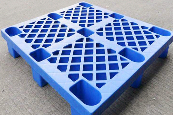 平板輕型塑料托盤相較木制托盤有著怎樣的優(yōu)勢？